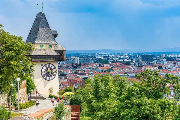Uhrturm Στην Κορυφή Του Schlossberg Σύμβολο Του Graz Στη Στυρία — Φωτογραφία Αρχείου