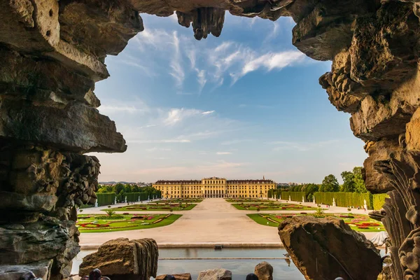 Pałac Schonbrunn Był Główną Letnią Rezydencją Władców Habsburgów Jest Rococo — Zdjęcie stockowe