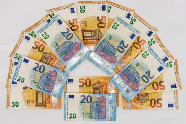 Oblouk Vyrobený Bankovkami Hodnotě Euro Bílém Pozadí — Stock fotografie
