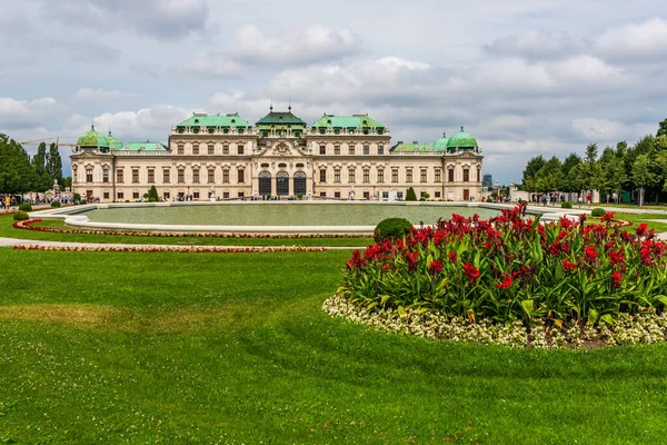 ベルヴェデーレはオーストリアのウィーンで複雑な歴史的な建物 温室と宮殿の厩舎 上部と下部ベルヴェデーレ つのバロック宮殿から成る — ストック写真