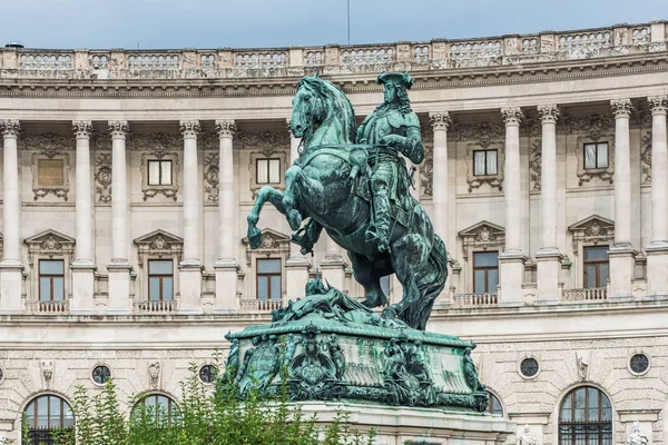 Posąg Księcia Eugena Znajdujący Się Naprzeciwko Neue Burg Części Hofburga — Zdjęcie stockowe