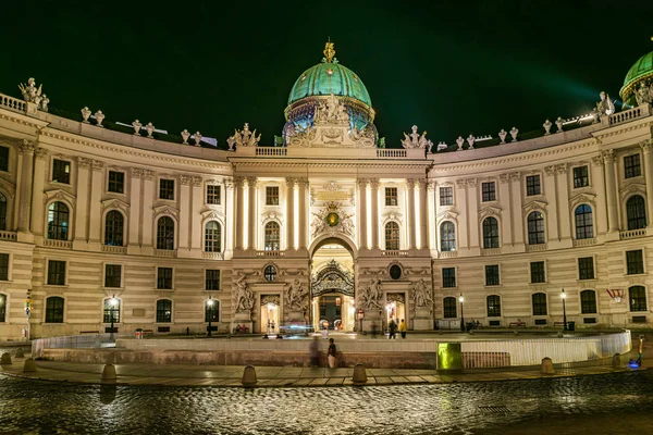 セント マイケルズ ウィングはジョセフ エマニュエル フィッシャー フォン エルラッハによって計画され ホフブルク宮殿の一部である — ストック写真
