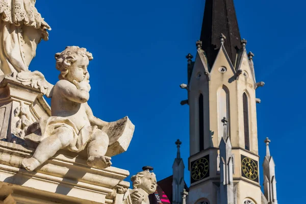 Ängel Staty Och Klocktornet Kyrkan Den Gamla Staden Melk Wachau — Stockfoto