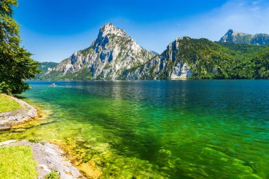 Avusturya, Salzkammergut 'ta Traunkirchen yakınlarındaki Traunsee Gölü manzarası