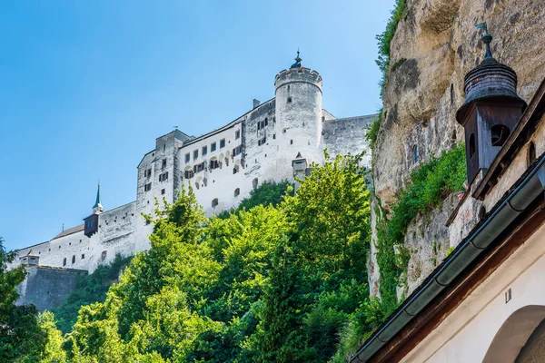 Hohensalzburg Pevnost Nachází Vrcholu Festungsberg Malý Kopec Rakouském Městě Salcburku — Stock fotografie