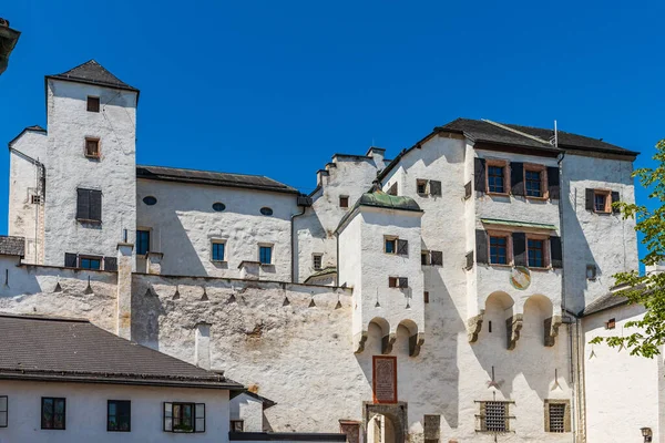 Fortaleza Hohensalzburg Encuentra Sobre Festungsberg Una Pequeña Colina Ciudad Austriaca —  Fotos de Stock