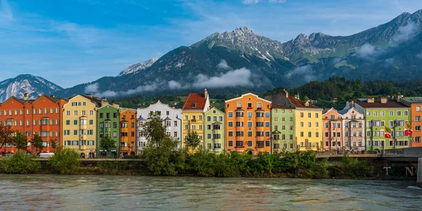 Kolorowe Domy Brzegu Zajazdu Innsbrucku Tyrol Austria — Zdjęcie stockowe
