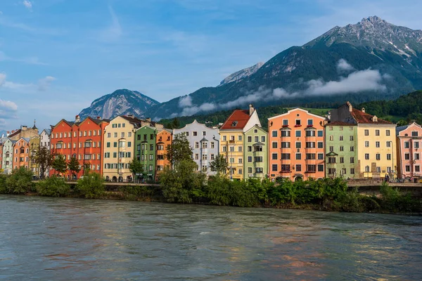 Maisons Colorées Sur Banque Auberge Dans Vieille Ville Innsbruck Tyrol — Photo