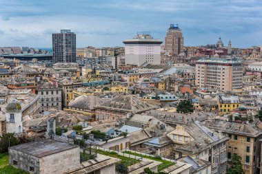 İtalya 'nın Spianata Castelletto kentinden Cenova' nın manzarası