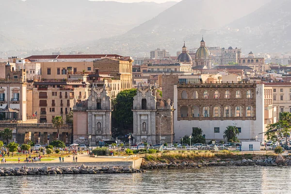 Widok Stare Miasto Palermo Promu Przybywających Portu — Zdjęcie stockowe