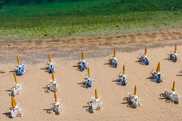 Cala Petroloのサンディビーチカステルカンマーレ ゴルフォの村 シチリア島 — ストック写真