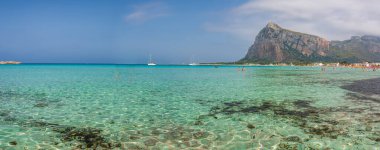 San Vito Lo Capo 'nun Sicilya sahillerindeki tropikal deniz renkleri