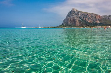 San Vito Lo Capo 'nun Sicilya sahillerindeki tropikal deniz renkleri