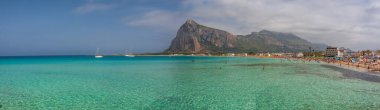 San Vito Lo Capo 'nun Sicilya sahillerindeki tropikal deniz renkleri