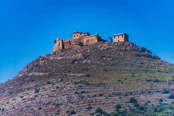 Slottet Santa Caterina Toppen Kulle Mot Hamnen Favignana Egadiska Öarna — Stockfoto