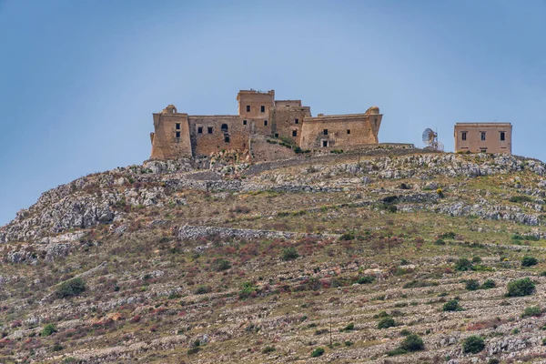 Hrad Santa Caterina Vrcholu Kopce Výhledem Přístav Favignana Jeden Egadských — Stock fotografie