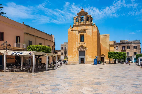 Favignana Italy June 2019 Church Madrice Square Little Village Favignana — Stock Photo, Image