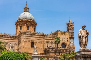 Palermo Katedrali, İtalya 'nın güneyinde Palermo, Sicilya' da bulunan Palermo Katolik Başpiskoposluğu 'nun katedral kilisesidir. Bakire Meryem 'in Varsayımına adanmıştır.