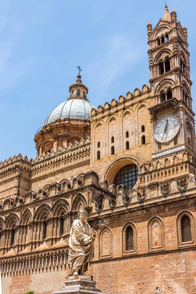 Estatua Frente Catedral Palermo Iglesia Catedral Arquidiócesis Católica Romana Palermo —  Fotos de Stock