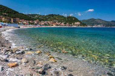 İtalyan Rivierası 'nın yaz boyunca Noli, Liguria' daki harika kaynama suyu.