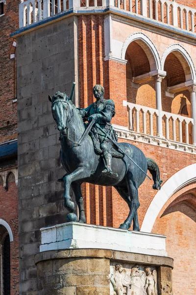 라타에 있는에 쿼이아 조각상 이탈리아어 Equestrian Statue Gattamelata 이탈리아의 르네상스 스톡 사진