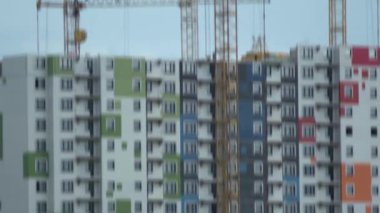 İnşaat evleri ve Vinçler