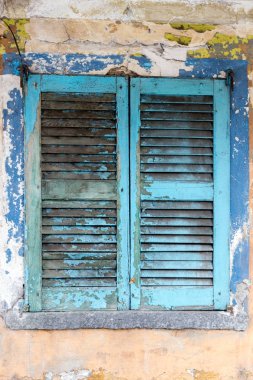 Tarihi binada eski pencere