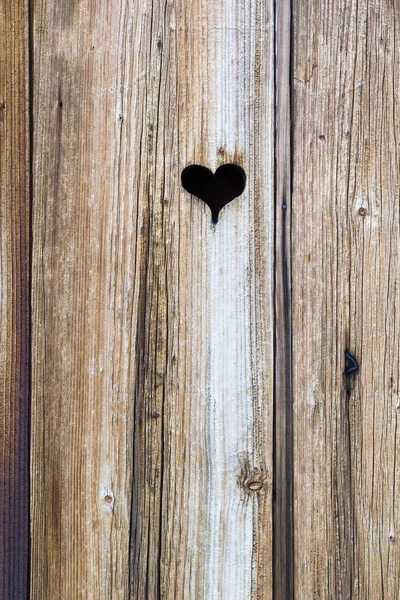 A porta de madeira com coração. Contexto — Fotografia de Stock