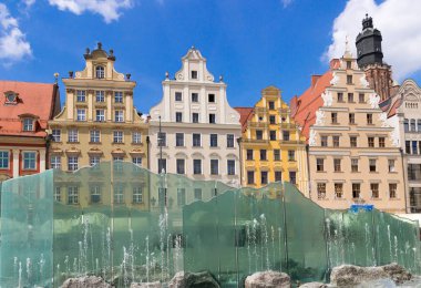Wroclaw, Polonya - 6 Temmuz 2014: Çeşme Tarih Pazar Meydanı Wroclaw, Polonya. 
