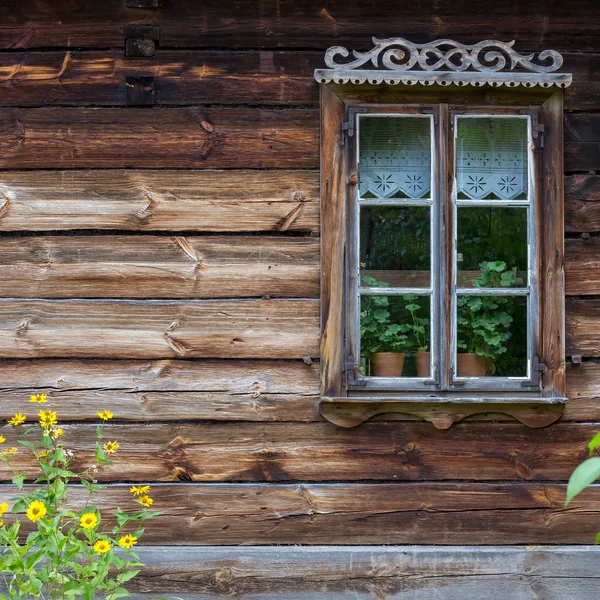 Het Oude Venster Van Oude Houten Huis Achtergrond Van Houten — Stockfoto