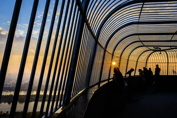 Op de bovenkant van de Donau toren Wenen — Stockfoto