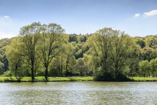 Paisagem bávara com lago — Fotografia de Stock