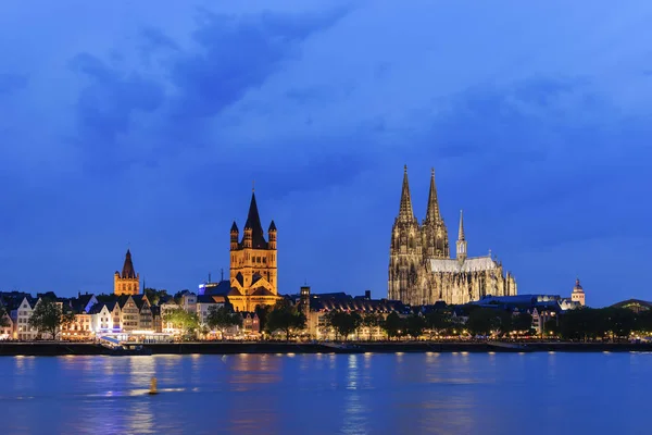 Geceleri Köln Cityscape — Stok fotoğraf