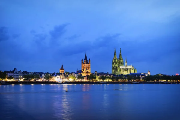 Cityscape of Cologne at night — Stock Photo, Image