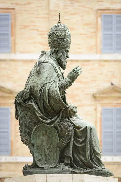 Estatua Papa Sixto V — Foto de Stock