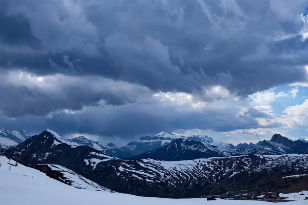 Skały i góry w Południowym Tyrolu Włochy — Zdjęcie stockowe