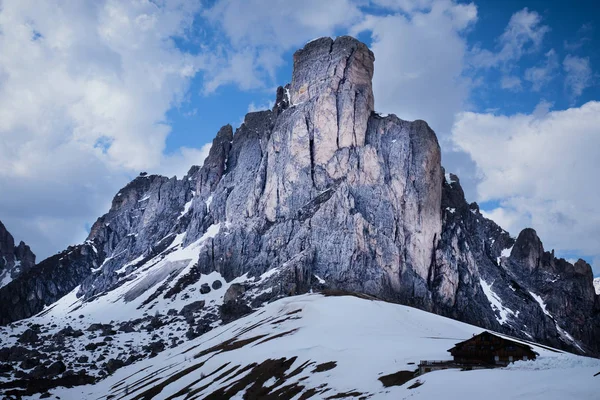 意大利南蒂罗尔的岩石和山脉 — 图库照片
