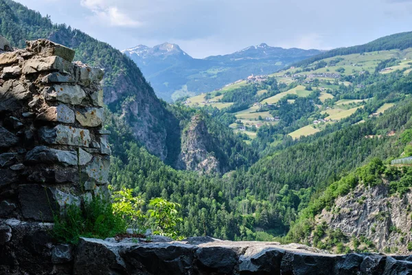 Pohled z kláštera Saeben do krajiny — Stock fotografie