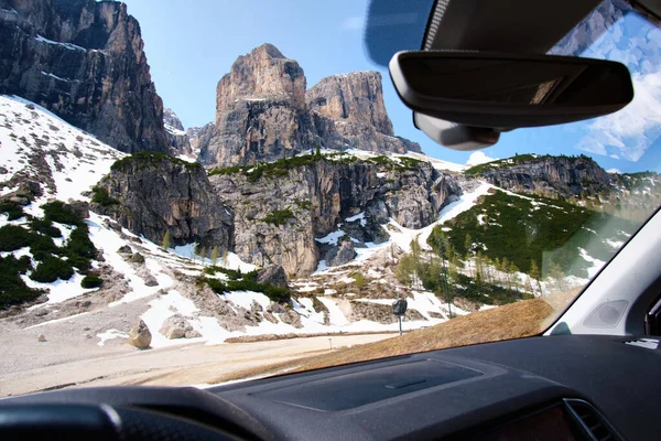 Vista dall'auto al paesaggio montano Alto Adige in estate — Foto Stock