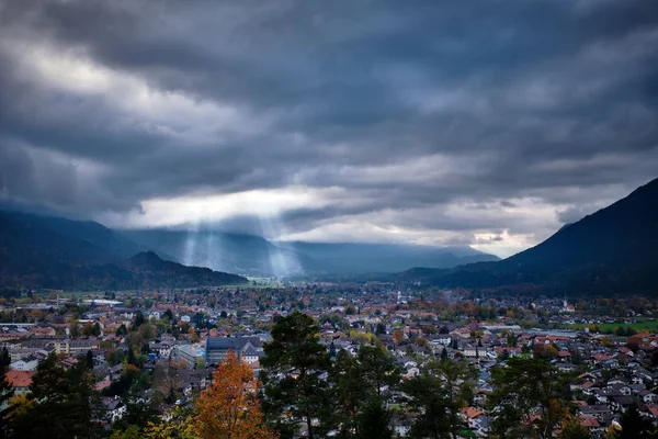 View Garmisch Partenkirchen Bavaria Germany Clouds Sunbeams Cloudy Day Autumn — Stock Photo, Image