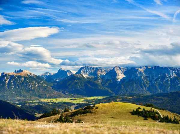 Vue sur les Alpes depuis le sommet de la montagne Wank à Garmisch-Parte — Photo