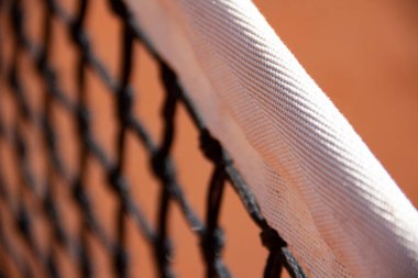Ayrıntılı olarak ince dokuyla tenis ağını kapat