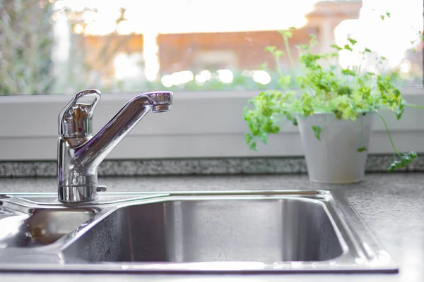 Front View Clean Chrome Kitchen Sink Window Nice Garden View — Stock Photo, Image