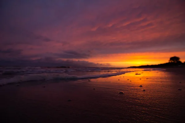 Cielo Muy Colorido Mientras Que Amanecer Mar Báltico Tonos Amarillos — Foto de Stock