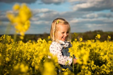 Güneşli bir bahar mutluluk