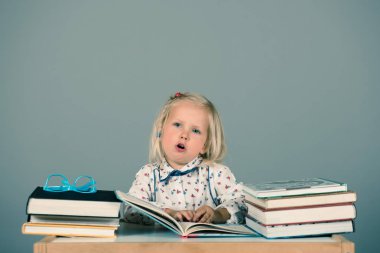 Akıllı küçük kız