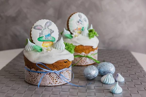 Easter Cakes decorated with gingerbread - Traditional Kulich, Paska Easter Bread — Stock fotografie