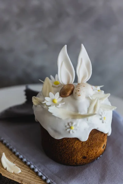 Osterkuchen - Traditionelles Kulich, Paska-Osterbrot. Traditioneller Osterfrühling — Stockfoto