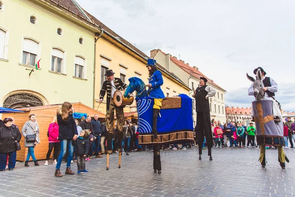 BUDAPEST - MARCH 15: Performance of artists on stilts on a street in the Buda Castle on the day of the Hungarian National Revolution on March 15, 2019 in Budapest. — стокове фото