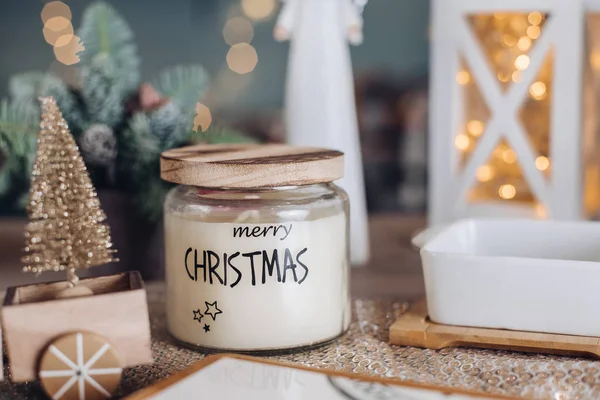 Vaso di vetro vuoto al tavolo festivo — Foto Stock